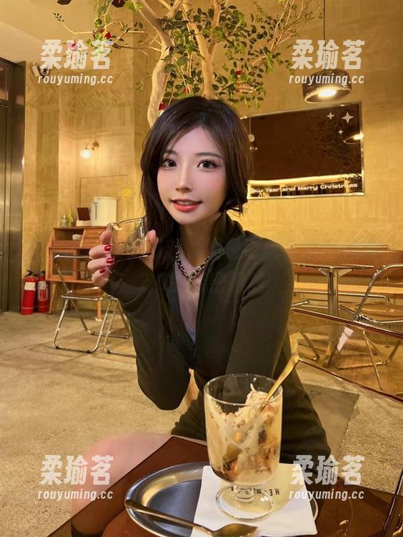 妮是老虎 微密圈 - 私拍时刻,妮是老虎与油亮丝足2.0的亲密接触