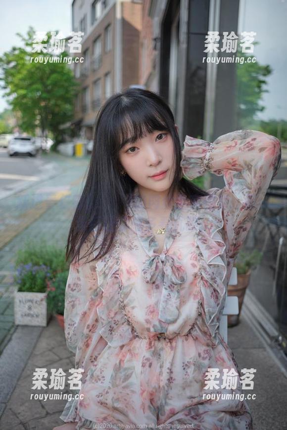 跃进姜仁卿(강인경)的肉丝全套图集：每一张都让你想多看几眼！