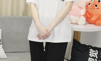小众视觉 – 浴室里的小琳儿写真：光影交织下的秘密瞬间