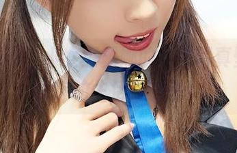告别沉闷：小女巫露娜的天使写真壁纸，给你的生活加点糖！