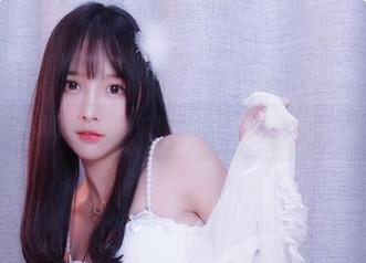 小小奶瓶儿翻出连衣裙的惊喜，原图和图集一起嗨翻天！