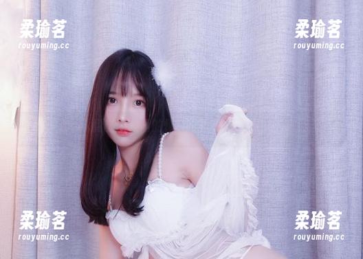 小小奶瓶儿翻出连衣裙的惊喜，原图和图集一起嗨翻天！