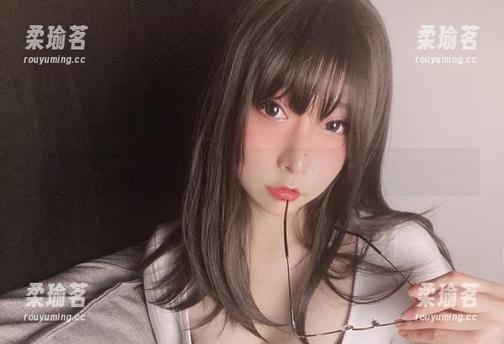 隐秘菜单：小泉学姐吖的小恶魔照片合集，一起开启恶魔之旅！