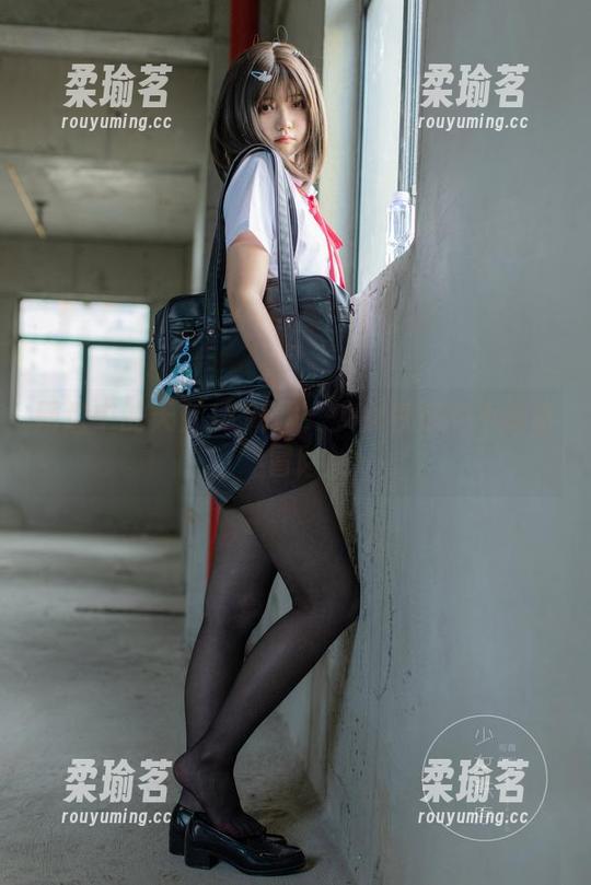 网盘中的天台JK制服：少女秩序的不靠谱冒险