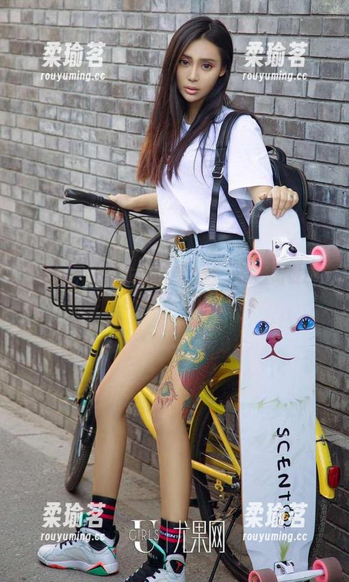 尤果网-葛征Model 尤果网 - 连体衣的时尚之旅:追随葛征Model的原图和作品