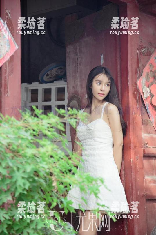 尤果网-青树 尤果网 - 青树女王的写真福利:触碰树影的温度