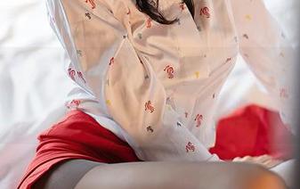 尤蜜荟 – 粉色气泡中的Emily尹菲：私房图集，仿佛可以听见心跳的声音。