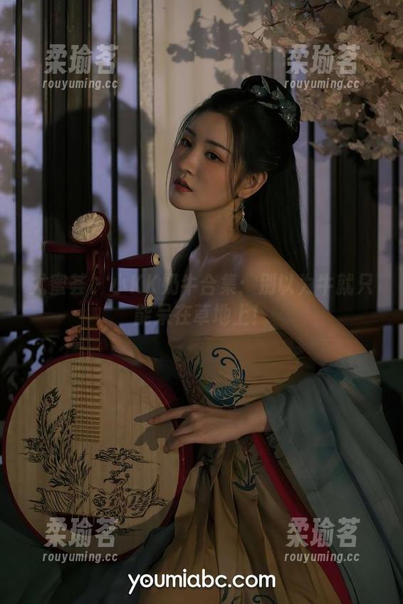 尤蜜荟-小KK 尤蜜荟 - 小KK奶牛合集:别以为牛就只能呆在草地上!