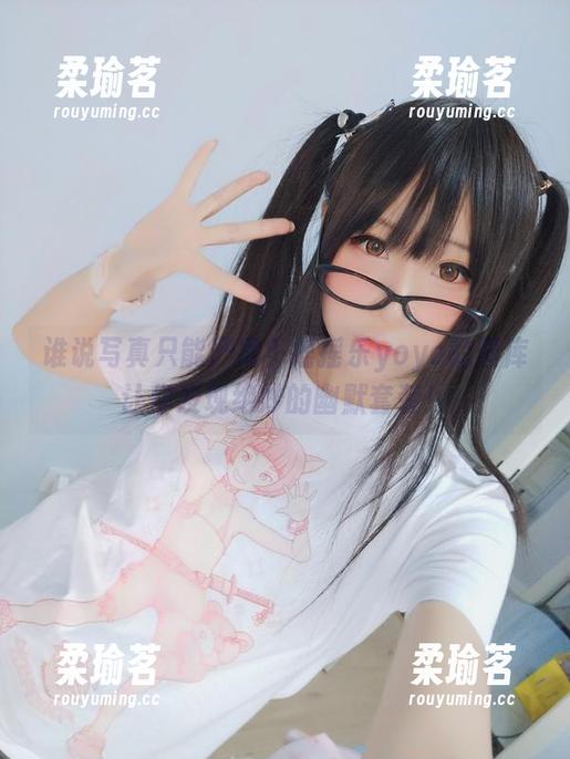 谁说写真只能严肃？摇摇乐yoyo的图库让你发现绝妙的幽默套装！