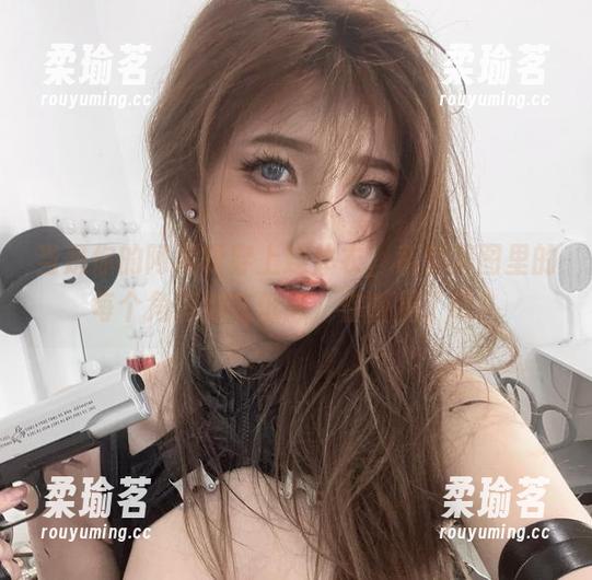 当是你的阿薰呀穿上连体衣，私房美图里的每个角落都在低语，你听见了吗？