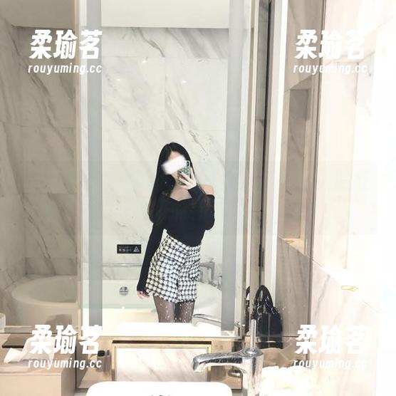 有你喵 微密圈 - 有你喵短裙写真:那些让人脸红心跳的福利瞬间