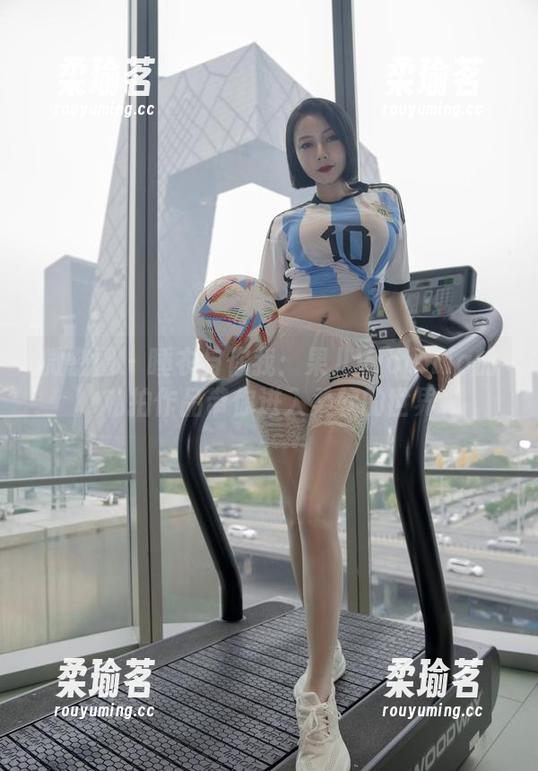 微密圈 - 睡衣与你我：果儿Victoria的私拍作品带你进入柔软的世界