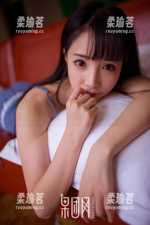 果团网-周琰琳LIN 果团网 - 泳池里的周琰琳LIN:在线图片暴露真实人设,谁说泳池只能优雅!