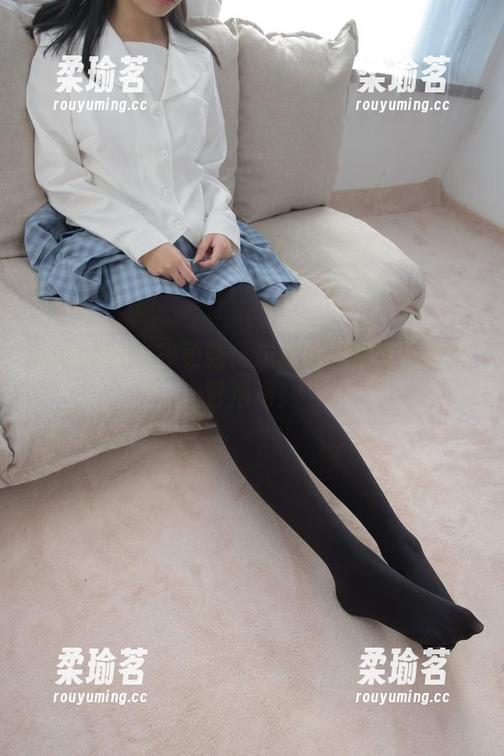 森萝财团内部更新：这透明短裙真是美的冒泡泡！