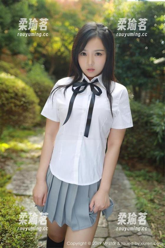 模范学院-黄乐然 模范学院 - 黄乐然的短裤魅力:原图大揭密,更新一次不够!