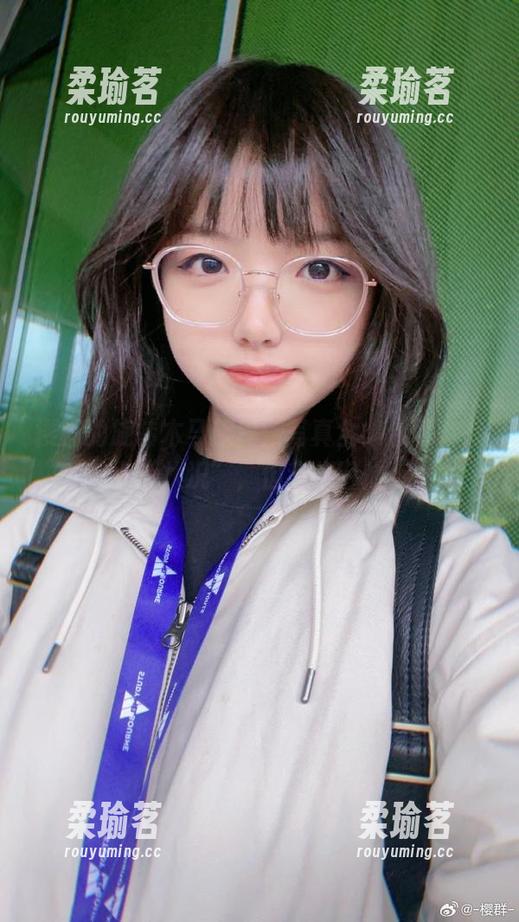 樱群 樱群的旋转木马旅程:写真全集,可能有点“状况”,但我依旧帅!