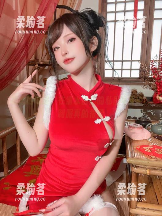 初恋的味道：在清水由乃的私房写真中，制服真的很撩
