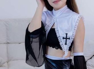 物恋传媒 – 高清私房：elise与她的床边白色板鞋，浓浓的生活气息