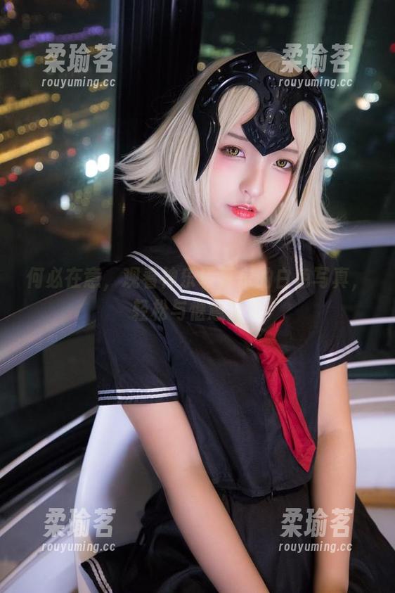 何必在意，观看神乐坂真东的白色写真，轻松与惬意同在