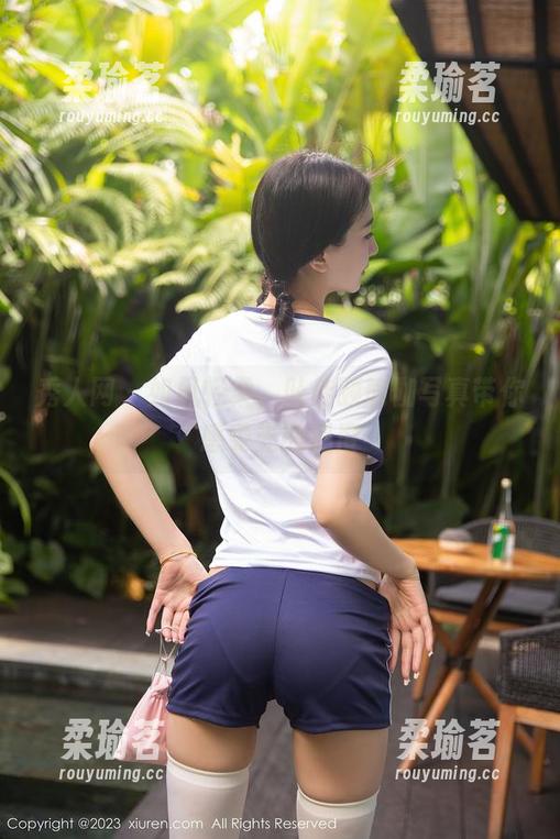 秀人网 - 如风轻柔，叶佳颐瑜伽写真带你感受光的温度