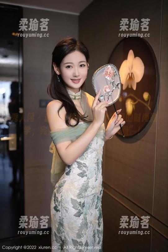 秀人网-小热巴 秀人网 - 最新小热巴图集:学姐的时尚教学,完美示范了什么叫“优雅”!