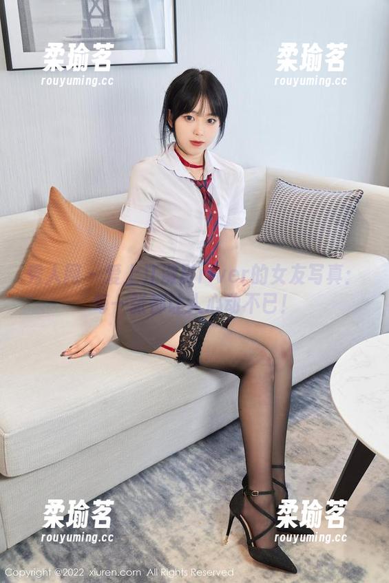 秀人网 - 爱上江淑影river的女友写真：每一张都让人心动不已！