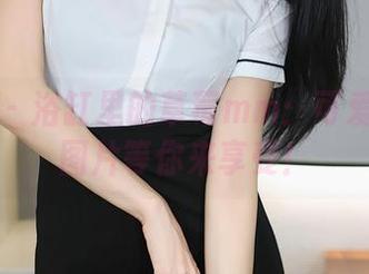 秀人网 – 浴缸里的草莓mm：可爱的免费图片等你来享受！