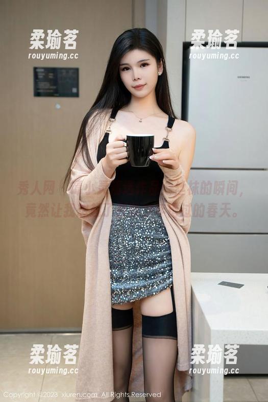 秀人网-谭小灵 秀人网 - 谭小灵精选作品:丝袜的瞬间,竟然让我想起了那些少年错过的春天。