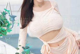 秀人网 – 沉醉在泳池梦里：陈巧蓓isabella的更新图片，点燃你无尽的联想！