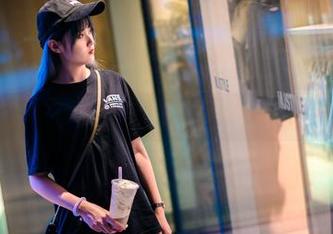 婚纱合集里有秋楚楚不秃头的身影，分享一下我的小小感悟。