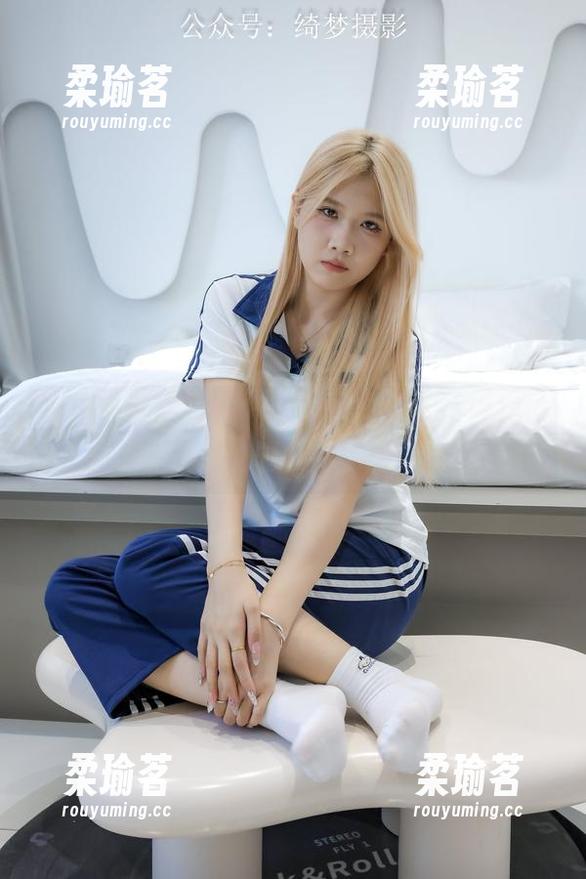 绮梦摄影-娜娜 绮梦摄影 - 娜娜的水手服照片:仿佛在悄悄诉说夏日的秘密!