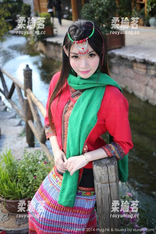 美媛馆-王馨瑶yanni 美媛馆 - 每次看王馨瑶yanni的套装照片,我简直怀疑她是穿衣服的天才,这种灵感咋会有?