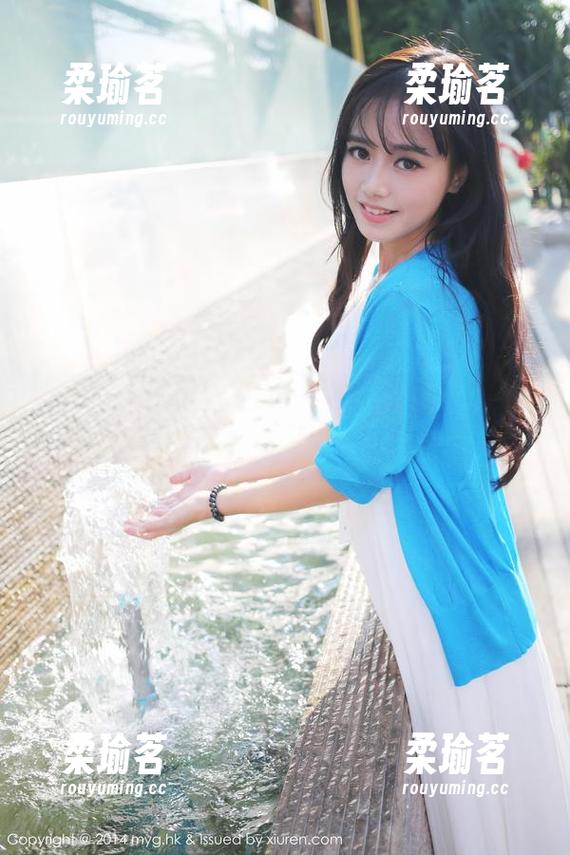 美媛馆-许诺sabrina 美媛馆 - 私拍有毒,许诺sabrina的油亮美图让人忍不住多看几眼