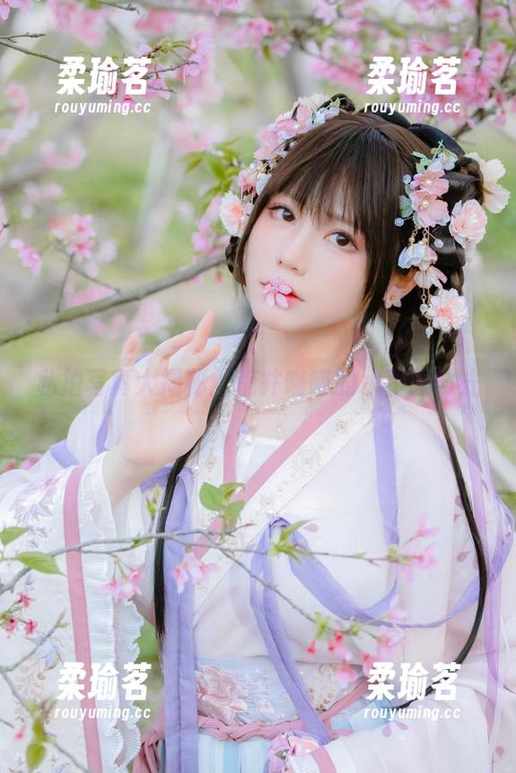 荒井喵喵 私拍写真大揭秘:荒井喵喵的水手服时光