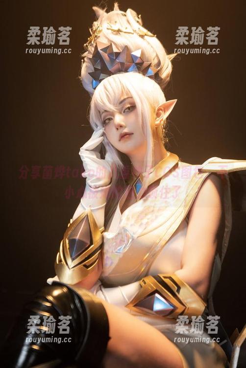 菌烨tako 分享菌烨tako的八重神子COS图包,不小心被她的魅力锁住了