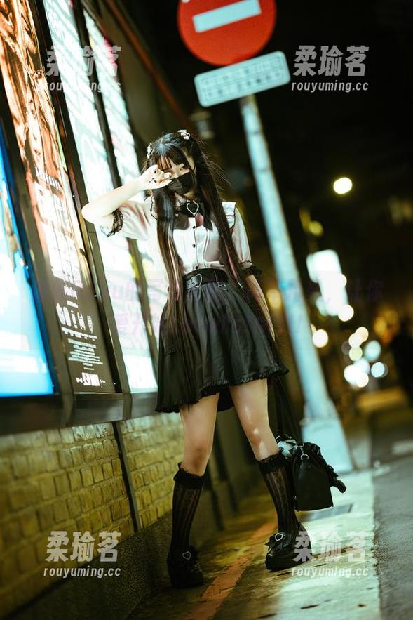 落落Raku 落落Raku的写真套图,简单粗暴,让你爱开始Love!Start!!