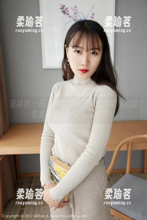 蜜桃社-美绪 蜜桃社 - 万万没想到!美绪姐姐的私拍图包里竟藏着如此多的惊喜!