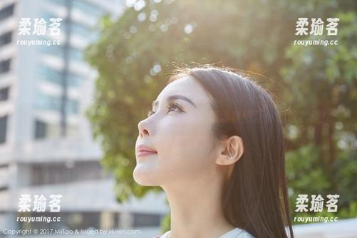 蜜桃社 - 不只是一袭旗袍：韩贝贝的高清套图让你心跳加速！