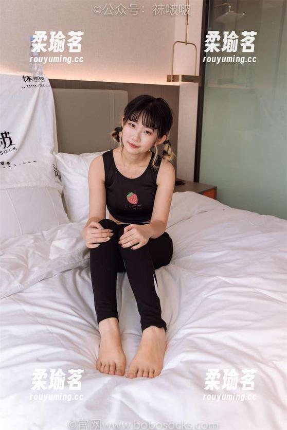 袜啵啵-小淳 袜啵啵 - 小淳的钱包与银行制服的奇妙融合:图片合集真是个宝藏