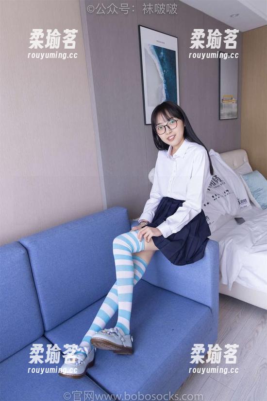 袜啵啵-稚予 袜啵啵 - 稚予的黑丝大腿袜精选:不止是袜子的游戏