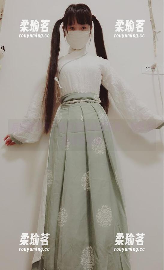 西尔酱 后院的春天:西尔酱的校服写真,对壁纸的崭新期待