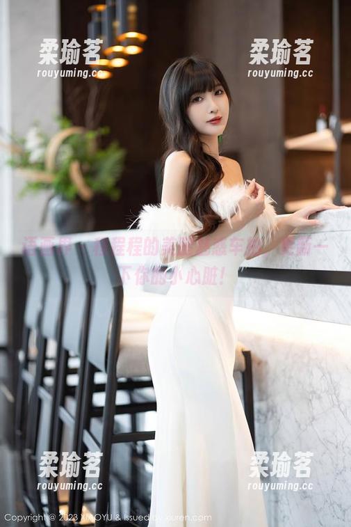 语画界 - 程程程的美腿魅惑车拍，更新一下你的小心脏！